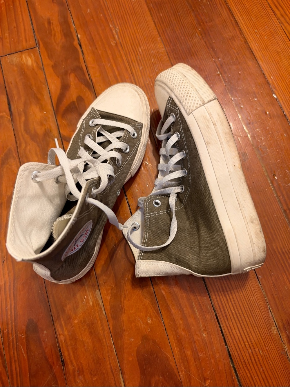 High-Top Platform Converse in Olive Green